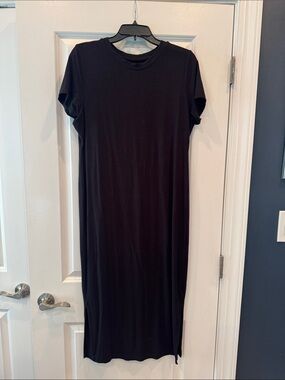 A Pea in the Pod Black Maxi T-Shirt Dress